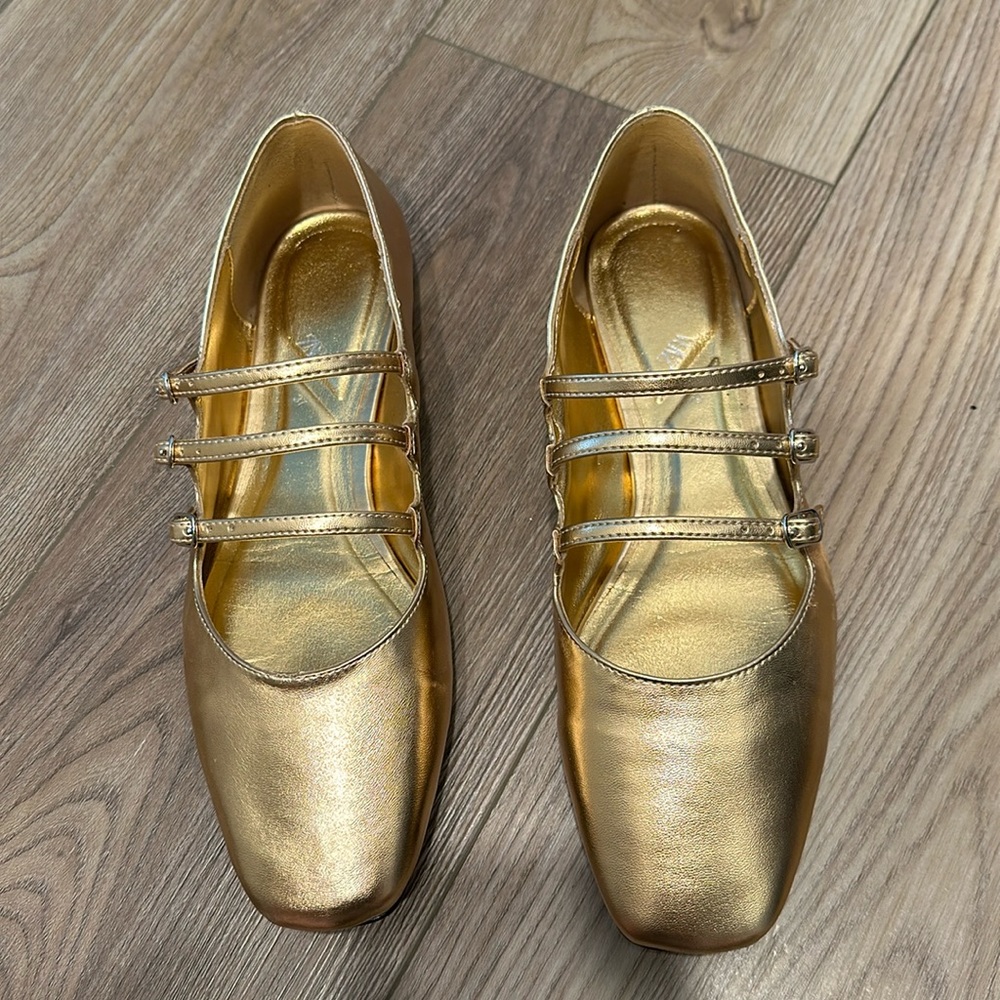 Zara Gold Ballet Flats, Size 37.